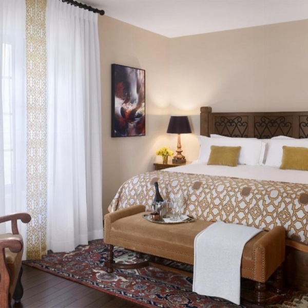 Plaza la Reina image 12