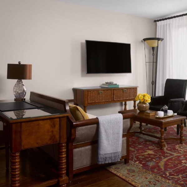 Plaza la Reina image 13