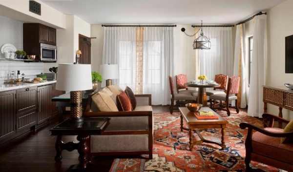 Plaza la Reina image 15