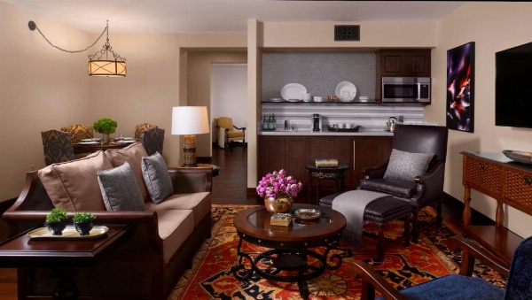 Plaza la Reina image 17