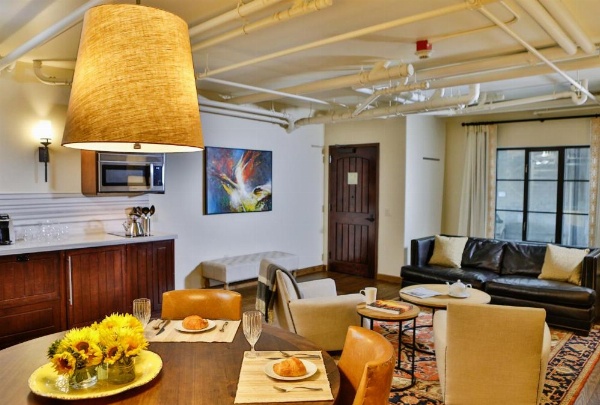 Plaza la Reina image 28