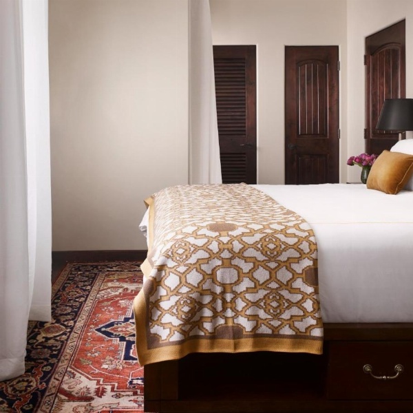 Plaza la Reina image 5