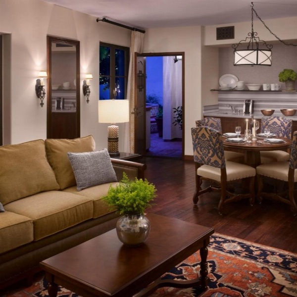 Plaza la Reina image 6