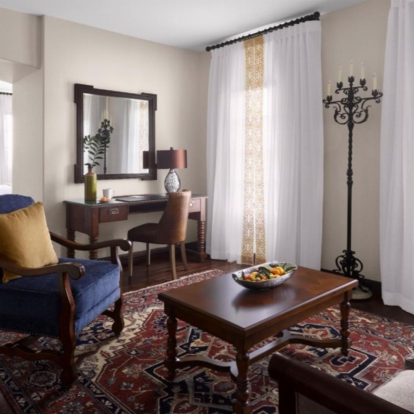 Plaza la Reina image 7