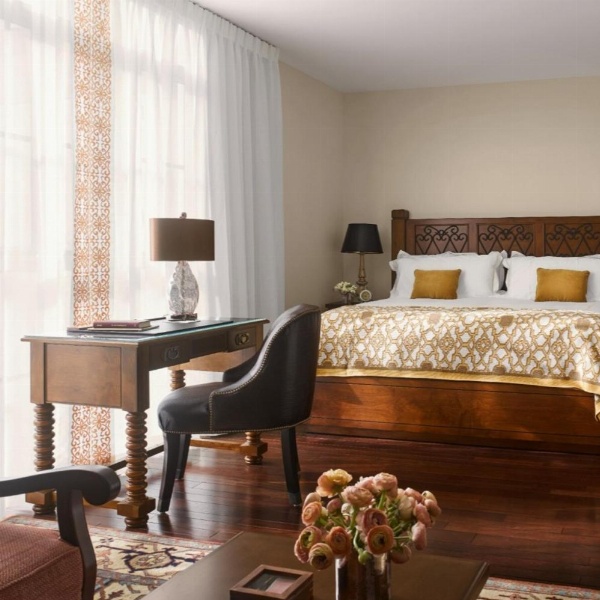 Plaza la Reina image 8